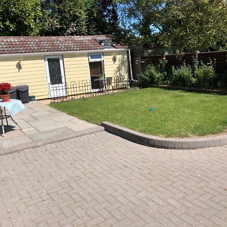 Cosy 1 Bed Garden Annexe Appartement Colchester Buitenkant foto